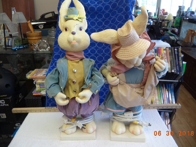 lot 1572 image: Bunny Set- Man and Wife-Couple- Light Up and Move