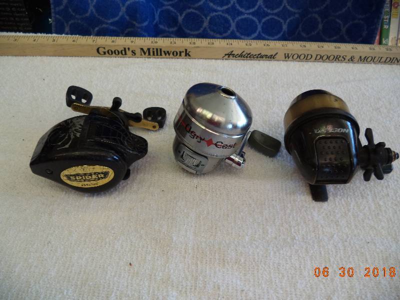 lot 1588 image: Lot of 3 Fishing Reels