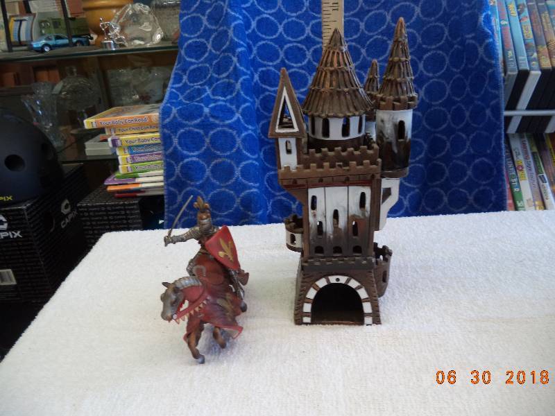 lot 1590 image: Castle and Knight Lot