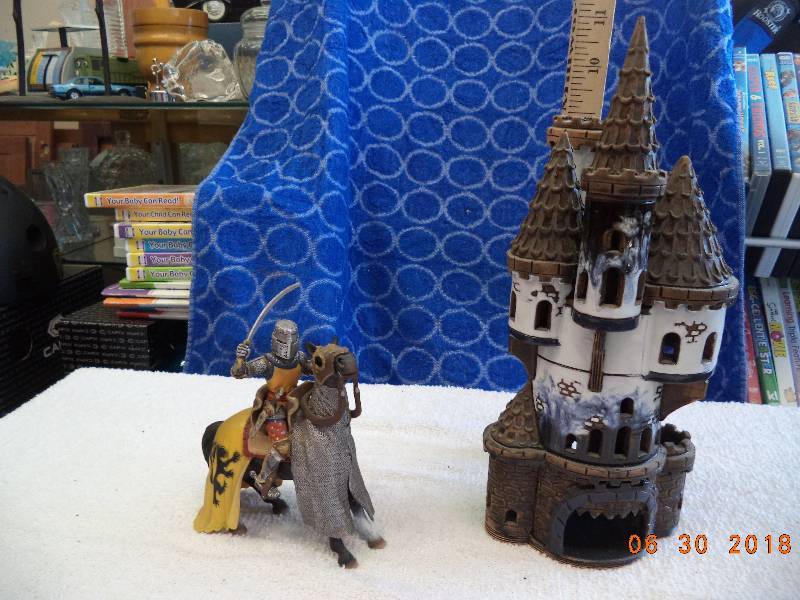 lot 1591 image: Castle and Knight Lot