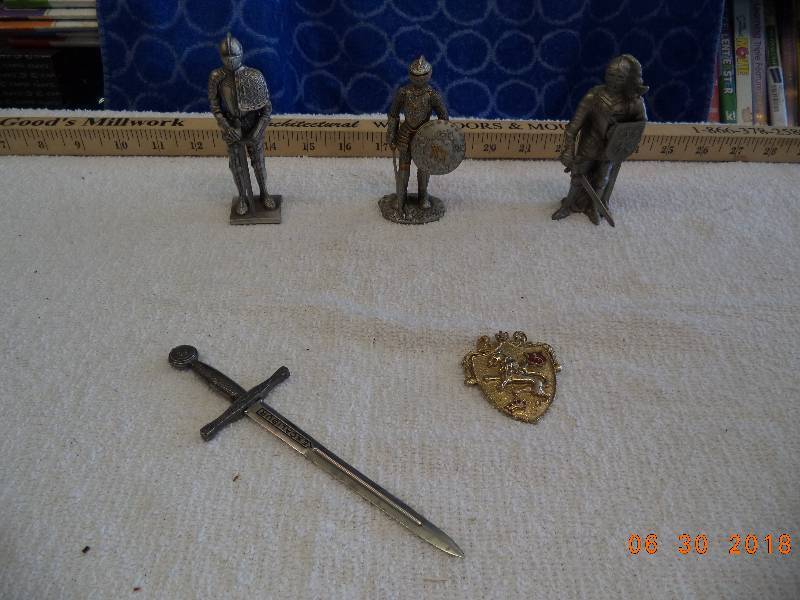 lot 1592 image: Pewter Knight Lot