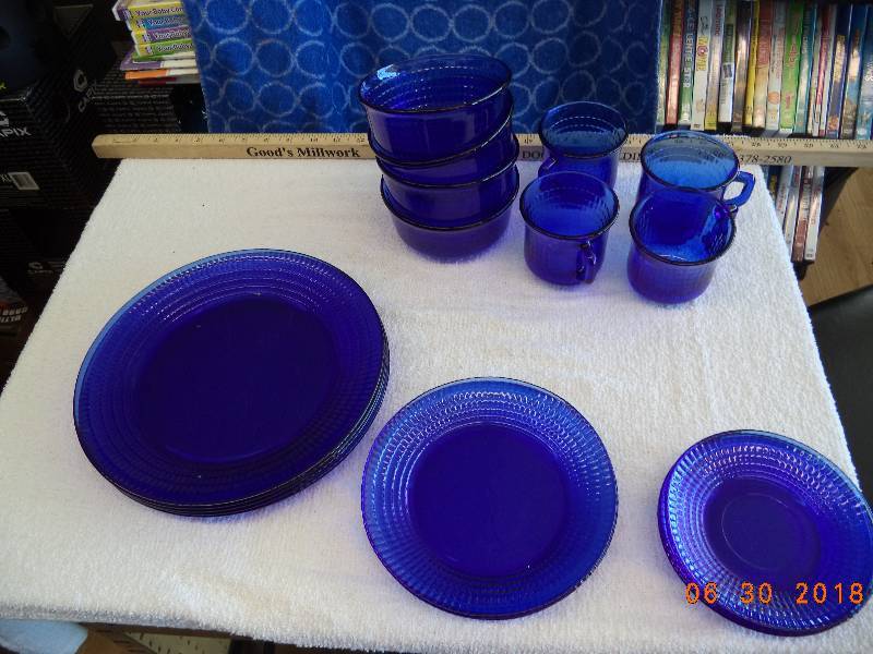 lot 1593 image: Blue Glass Lot