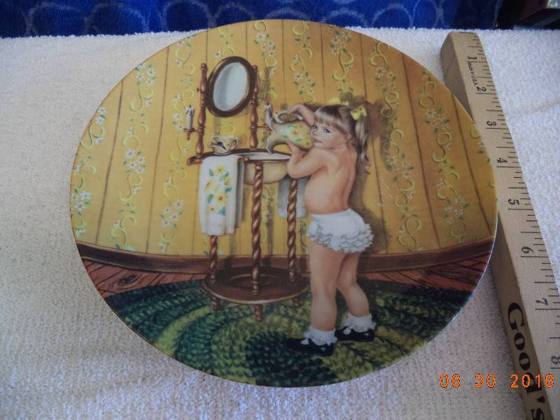 lot 1597 image: Collectors Plate- Amber