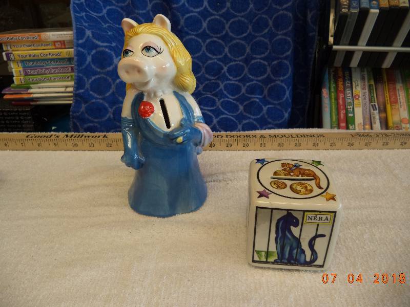 lot 1603 image: Miss Piggy Ceramic Bank With BONUS