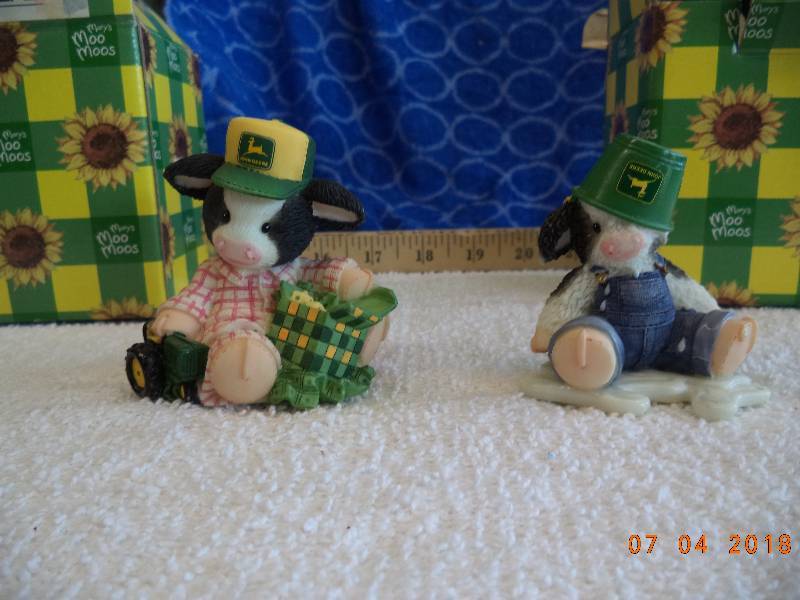 lot 1619 image: John Deere Mary Moo Moos