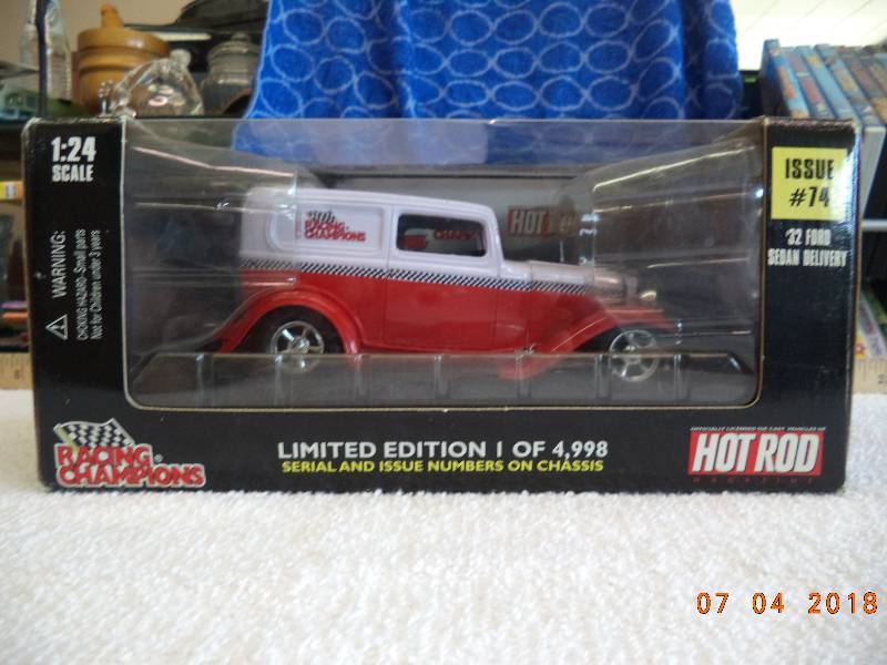 lot 1621 image: 132 Scale 1932 Sedan Delivery Hot Rod- 1998 Racing Champions
