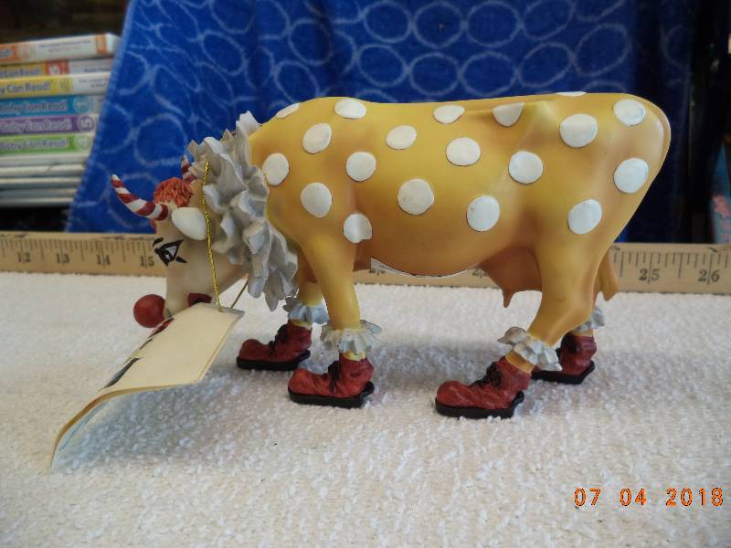 lot 1625 image: Crazy Looking Cow Figurine- Cow Parade