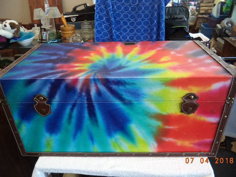 lot 1645 image: HippieGroovy Themed Chest