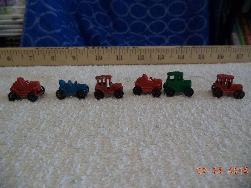 lot 1654 image: Tiny Lot of Vehicles- Trucks and Other