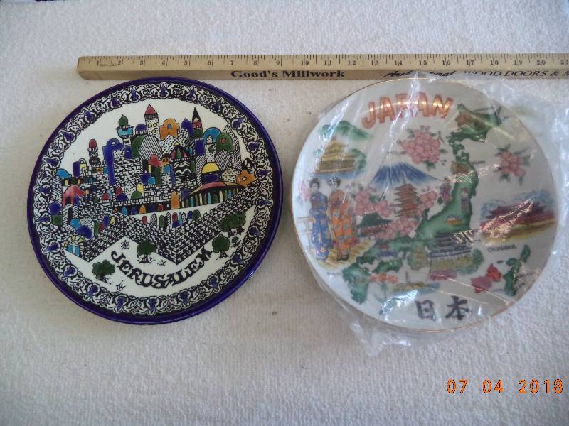 lot 1657 image: Lot of 2 Collector Plates