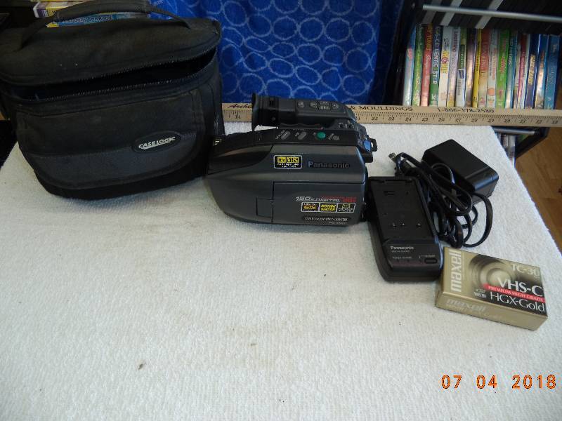 lot 1664 image: VHS C Palmcorder Video Camera Set