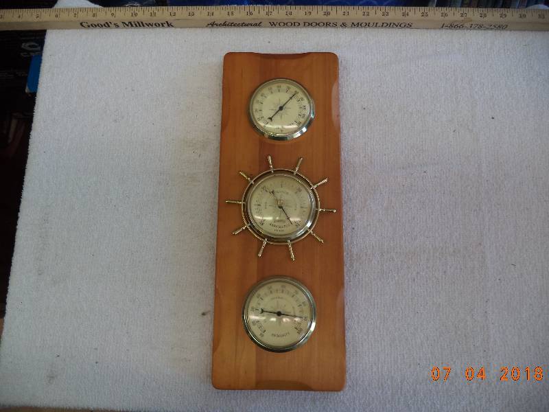 lot 1677 image: Wood Barometer