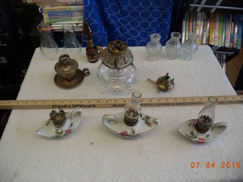 lot 1688 image: Oil Lamp Lot