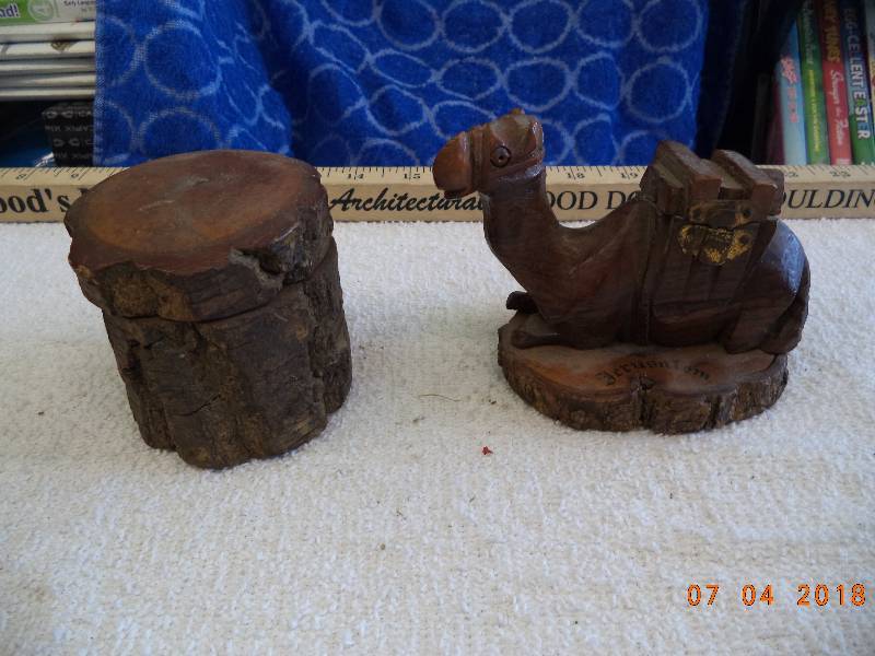lot 1690 image: Camel and Stump Knick Knacks