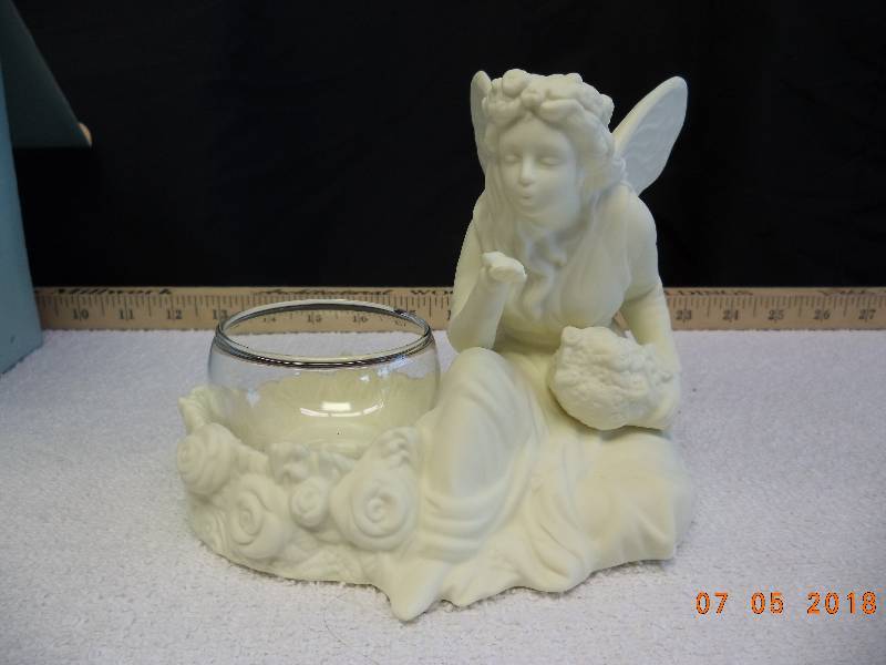 lot 1706 image: Ariana Candle Holder Party Lite