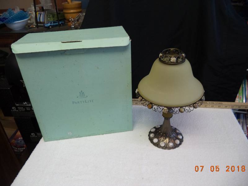 lot 1707 image: Party Lite Paris Retro Teapot Lamp