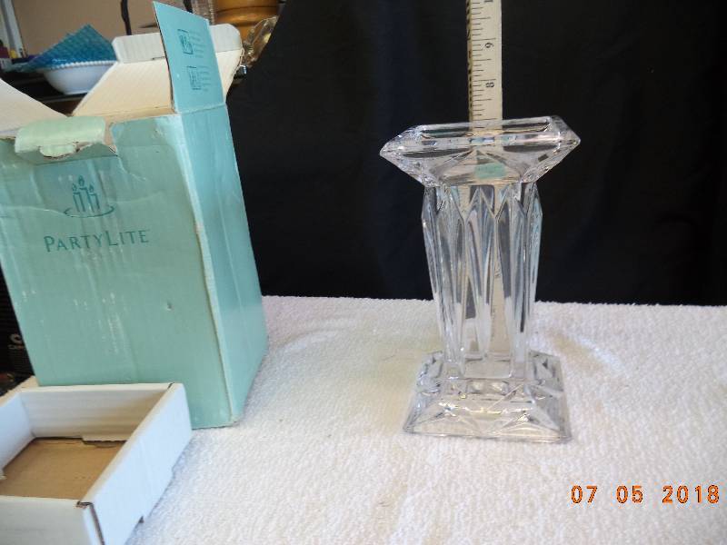 lot 1718 image: Quad Presm  Pedestal