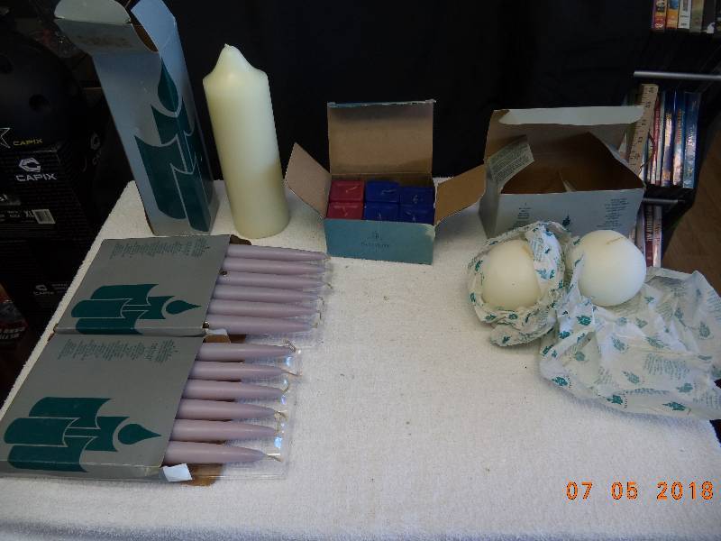 lot 1725 image: Party Lite Candle Lot-  LOTS of Stuff