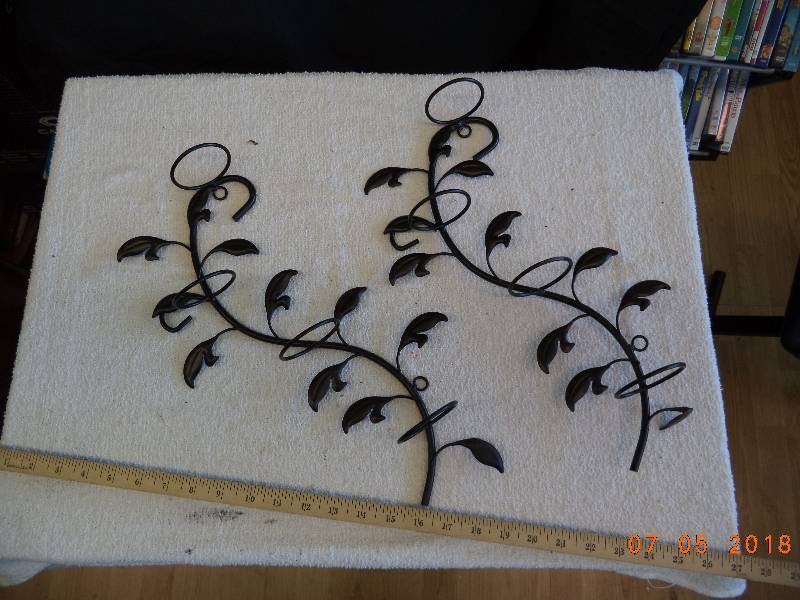 lot 1733 image: Metal Wall Decor