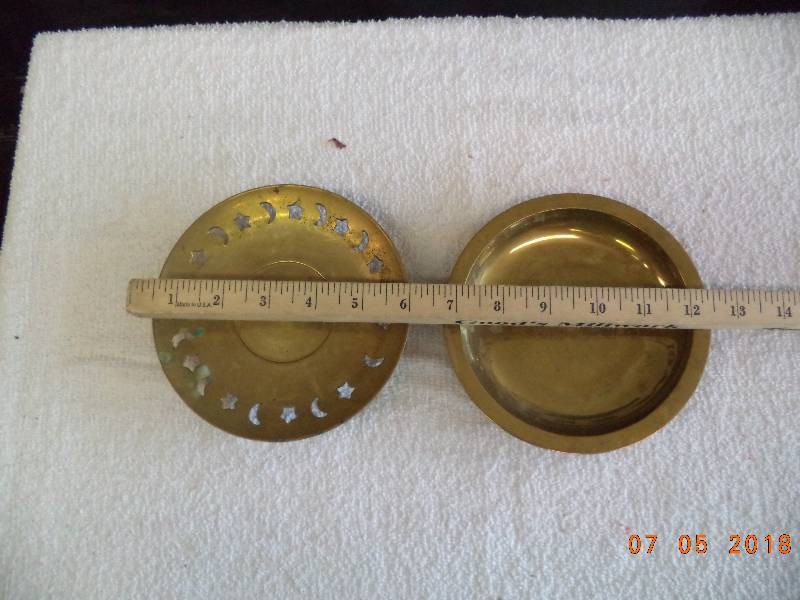 lot 1737 image: Brass BowlsDish