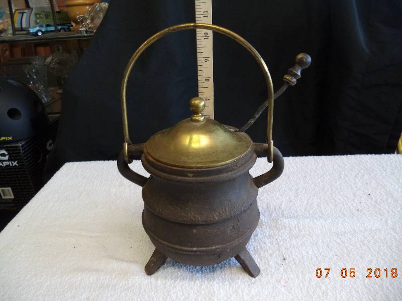 lot 1745 image: Cast Pot With Brass Lid