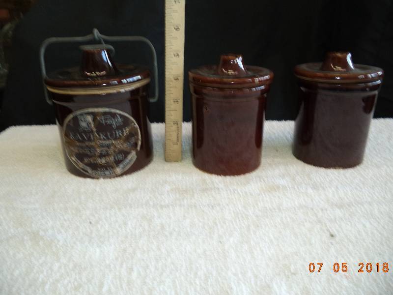 lot 1748 image: Figis Lot of Cannisters