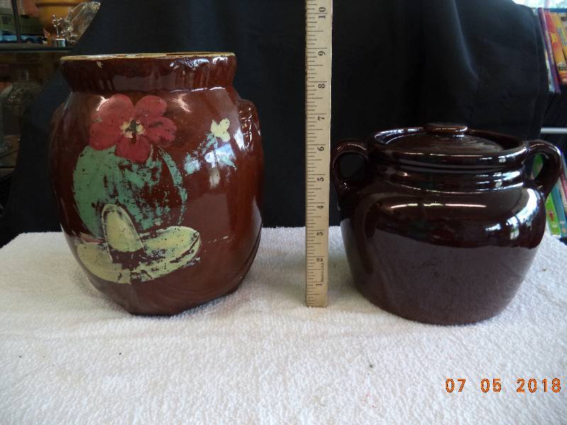 lot 1749 image: USA Pottery Pieces