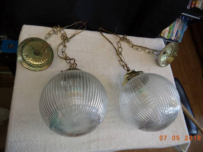 lot 1755 image: Light Fixtures
