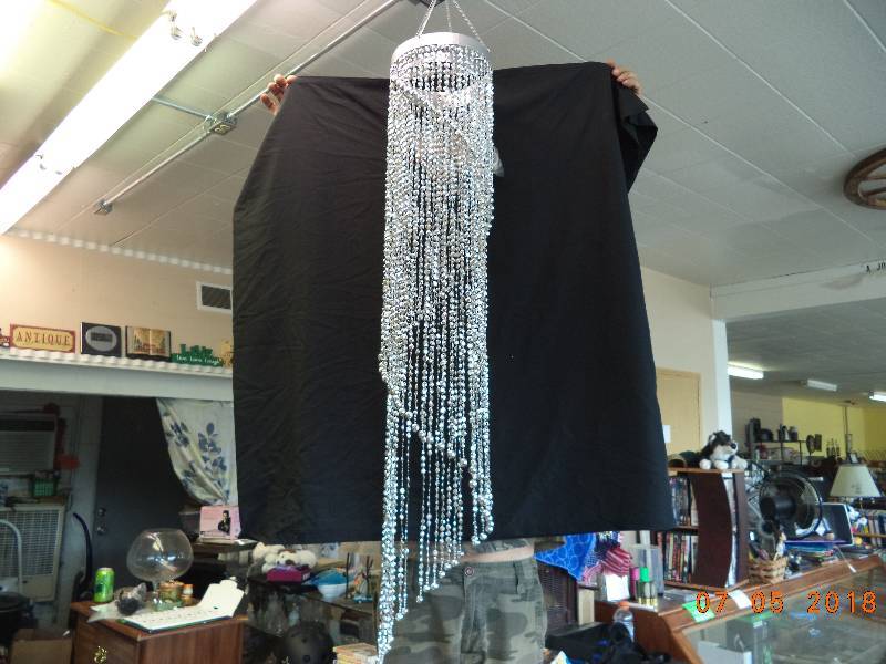 lot 1757 image: WOW  Hanging Lamp   SWAG
