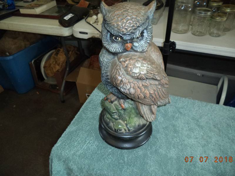 lot 1827 image: Owl Statue- Be Wise and BID On This