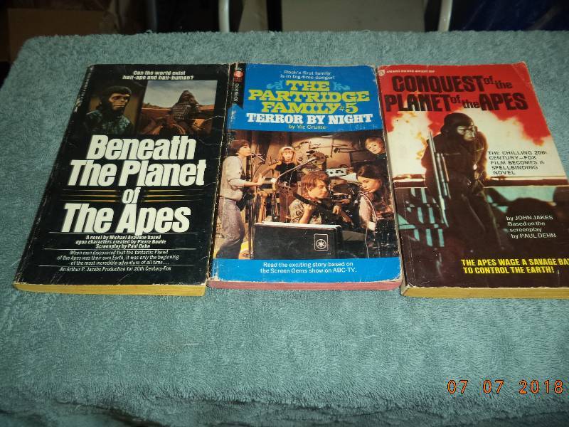 lot 1835 image: 2 Planet of the Apes Paperbacks and Bonus Book