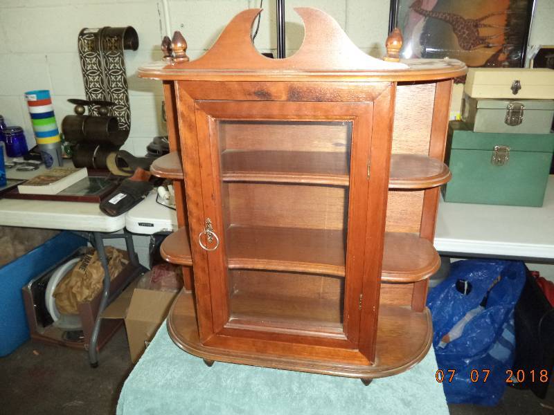 lot 1848 image: Small Table Top Curio Cabinet
