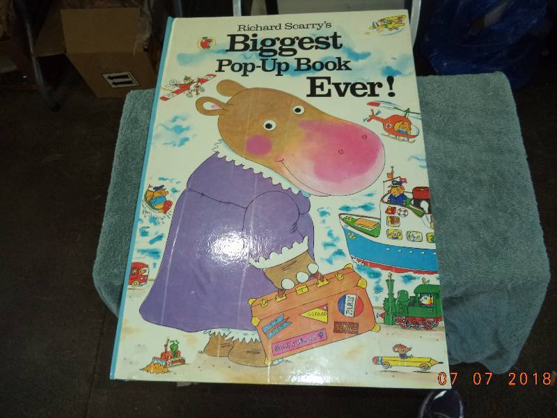 lot 1851 image: Biggest Pop Up Book EVER