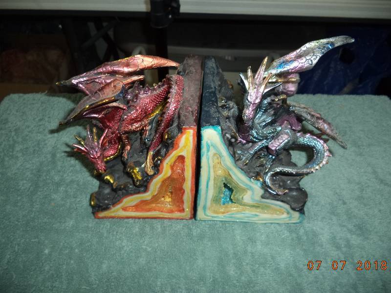lot 1858 image: Bookends- Dragons