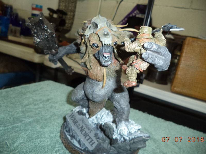 lot 1859 image: Lord of The Rings Statue