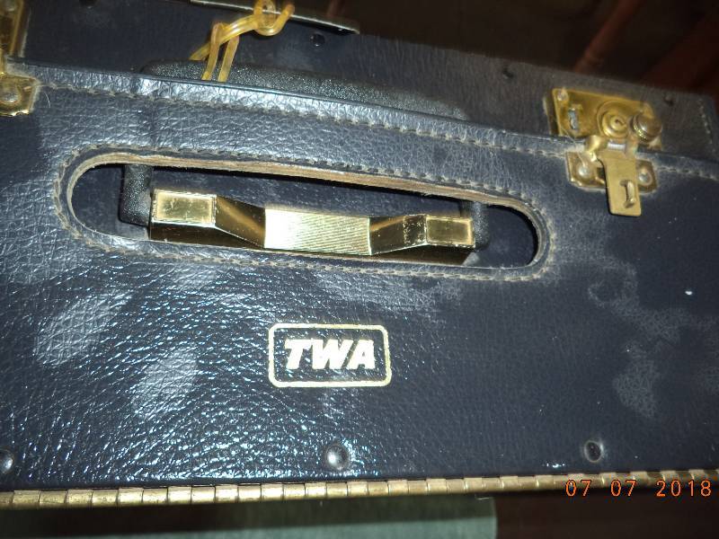 lot 1862 image: TWA Pilot Briefcase or File Holder