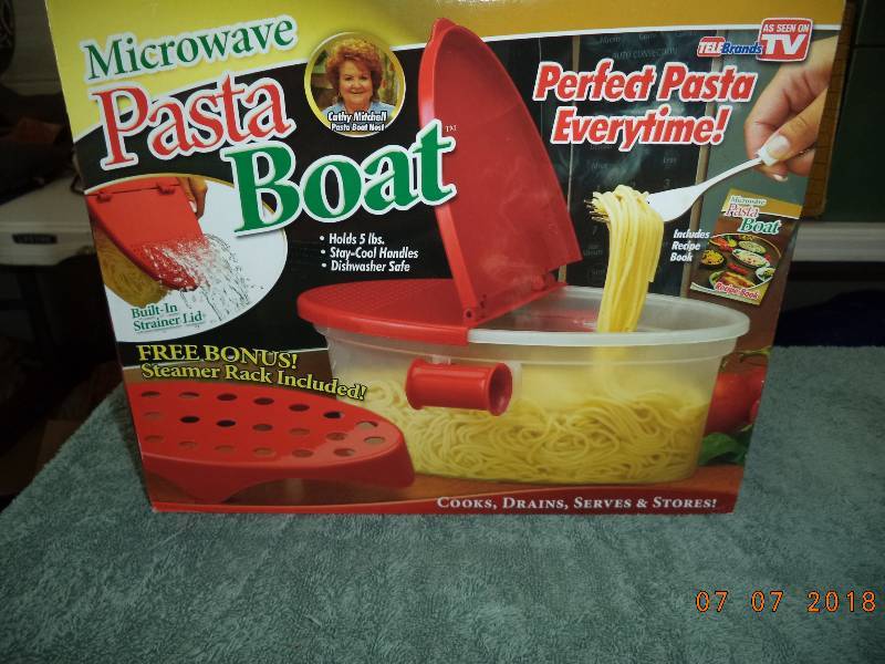 lot 1870 image: Microwave Pasta Boat