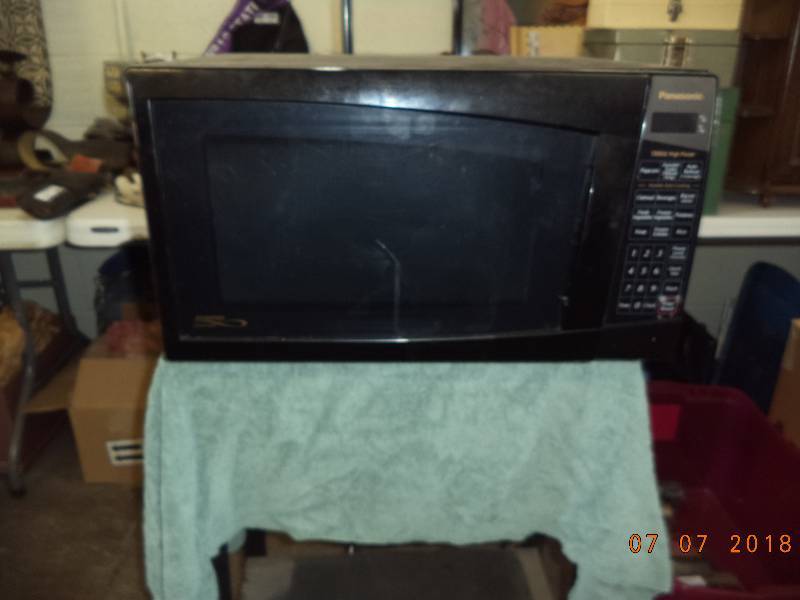 lot 1896 image: Panasonic Microwave