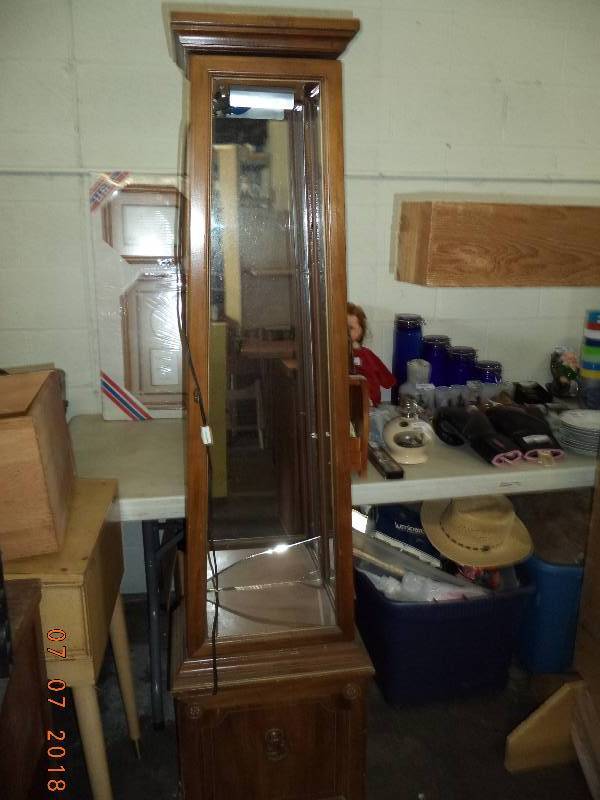 lot 1899 image: Wood and Glass Curio Cabinet