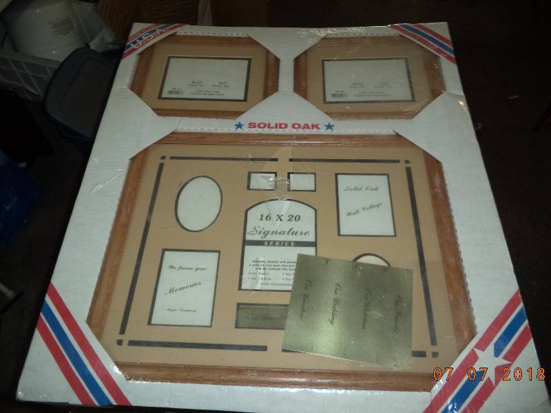 lot 1804 image: Picture Frame Lot