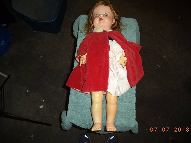 lot 1805 image: Vintage Doll