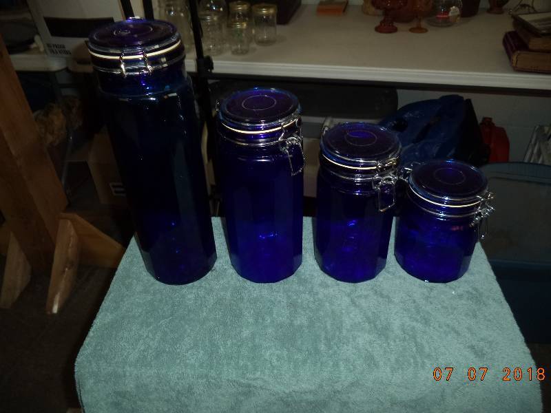 lot 1809 image: 4 Piece Blue Canister Set with Wire Lids