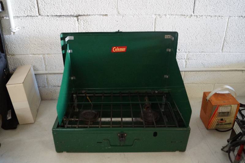 lot 4 image: Vintage Coleman Camp Stove