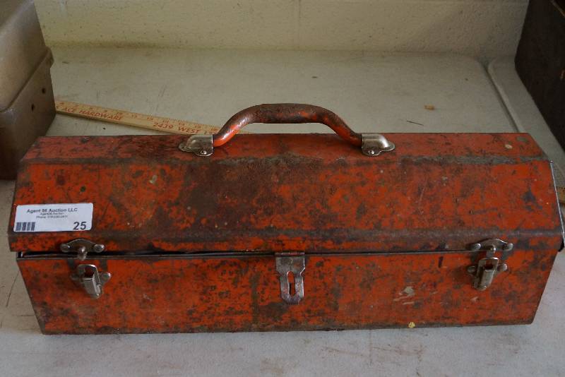 lot 25 image: Westcraft Metal Tool Box and Contents