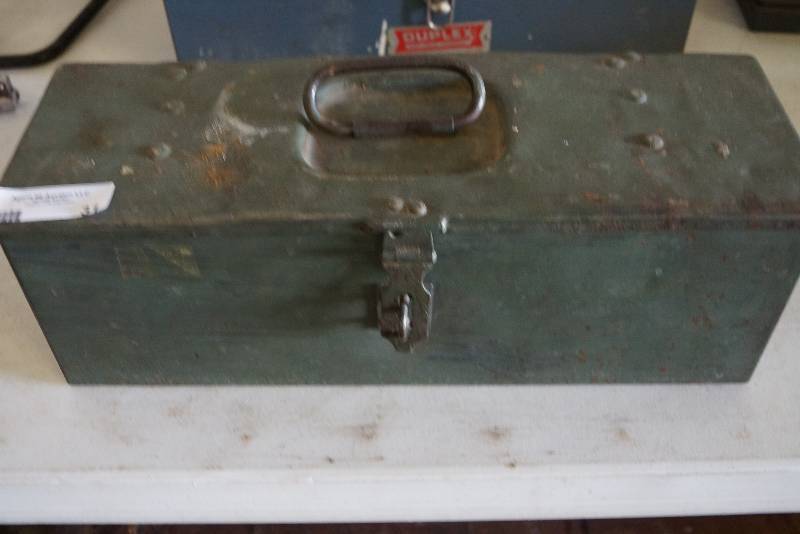lot 31 image: Metal Tool Box- Carry Size with Tray