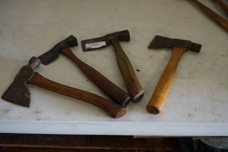 lot 40 image: Roofing Style Hammer Lot of 4