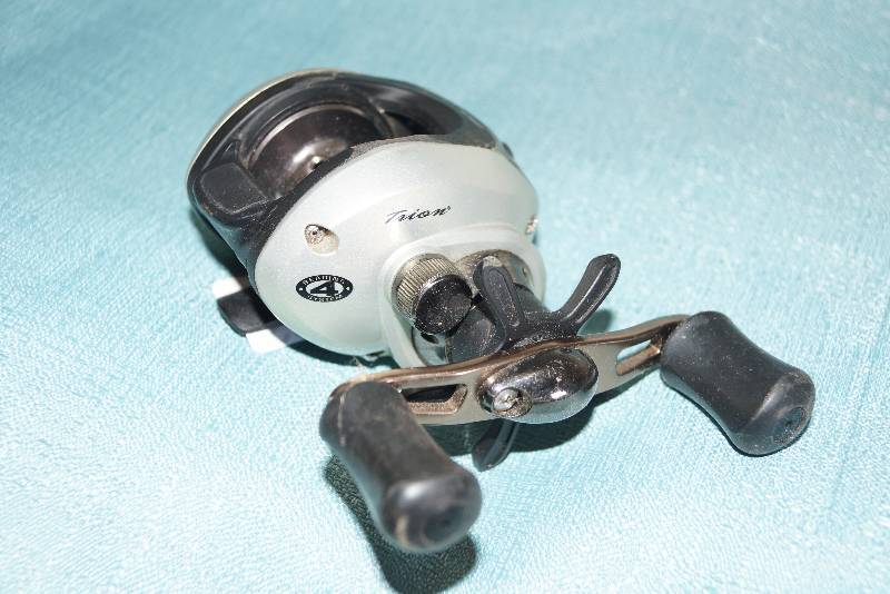 lot 53 image: Phluger Fishing Reel  Baitcaster