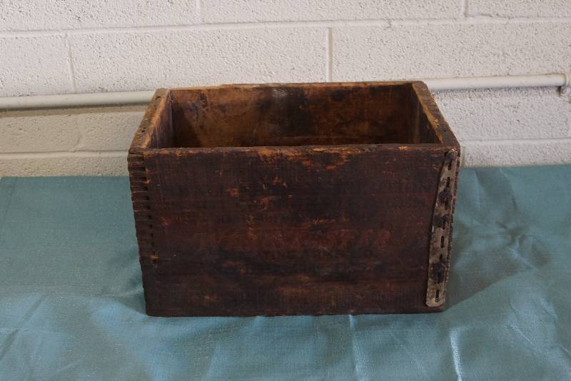 lot 56 image: Vintage Winchester Wooden Shotgun Shell Box Crate- Awesome Piece