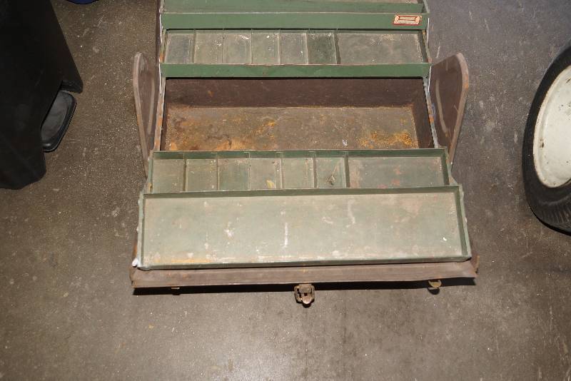 lot 68 image: Metal Kennedy Tool Box- Foldout With Tray