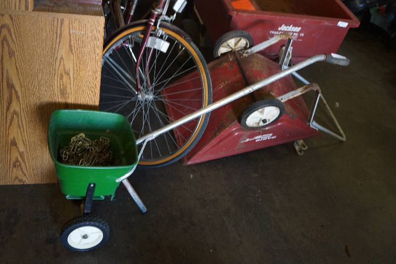 lot 77 image: Small Spreader and Chains